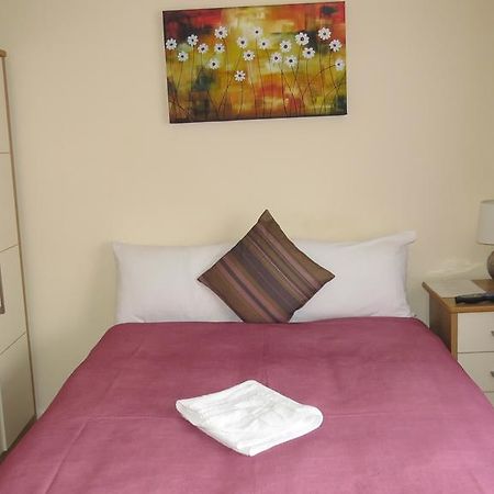 Montrose Guest House Romford Bagian luar foto