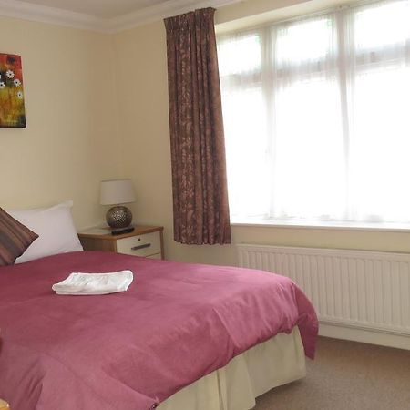 Montrose Guest House Romford Bagian luar foto