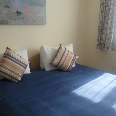 Montrose Guest House Romford Bagian luar foto