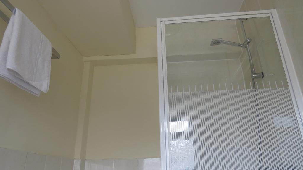 Montrose Guest House Romford Bagian luar foto