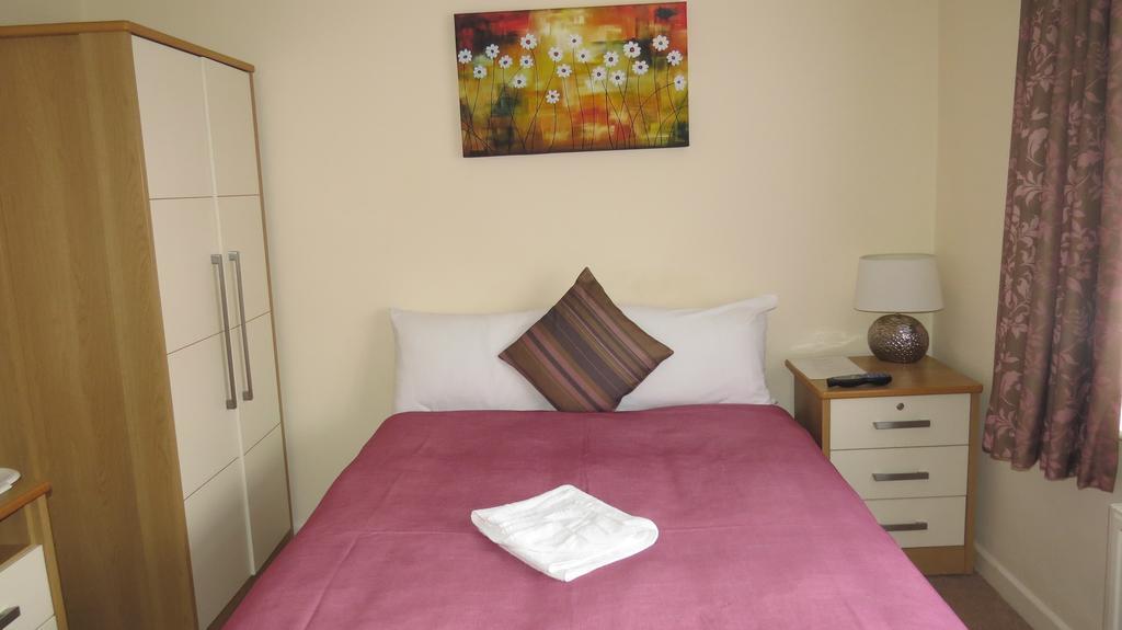 Montrose Guest House Romford Bagian luar foto