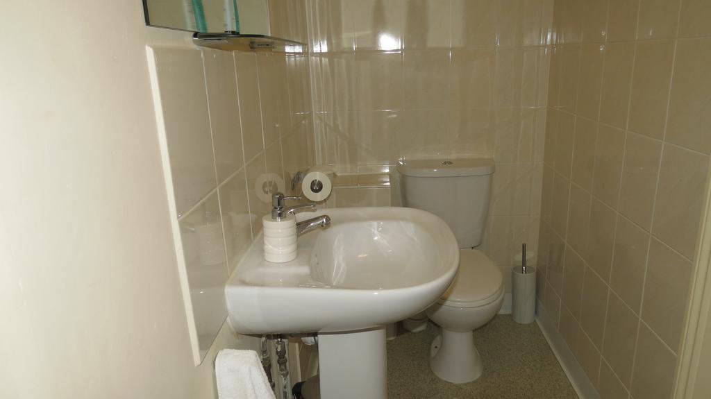 Montrose Guest House Romford Bagian luar foto