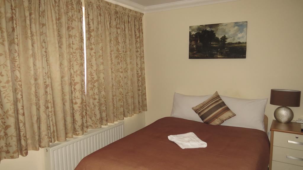 Montrose Guest House Romford Bagian luar foto