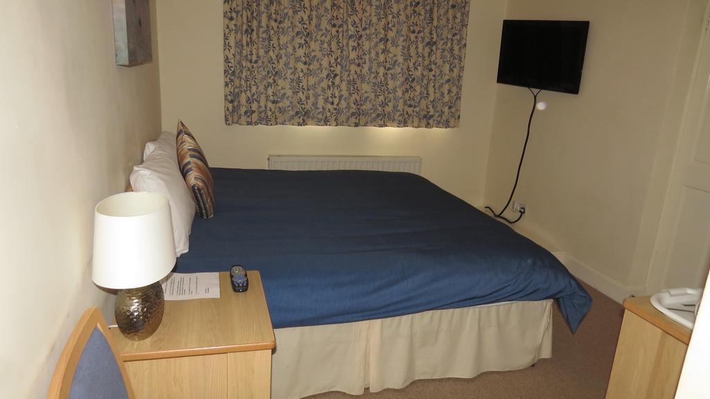 Montrose Guest House Romford Bagian luar foto