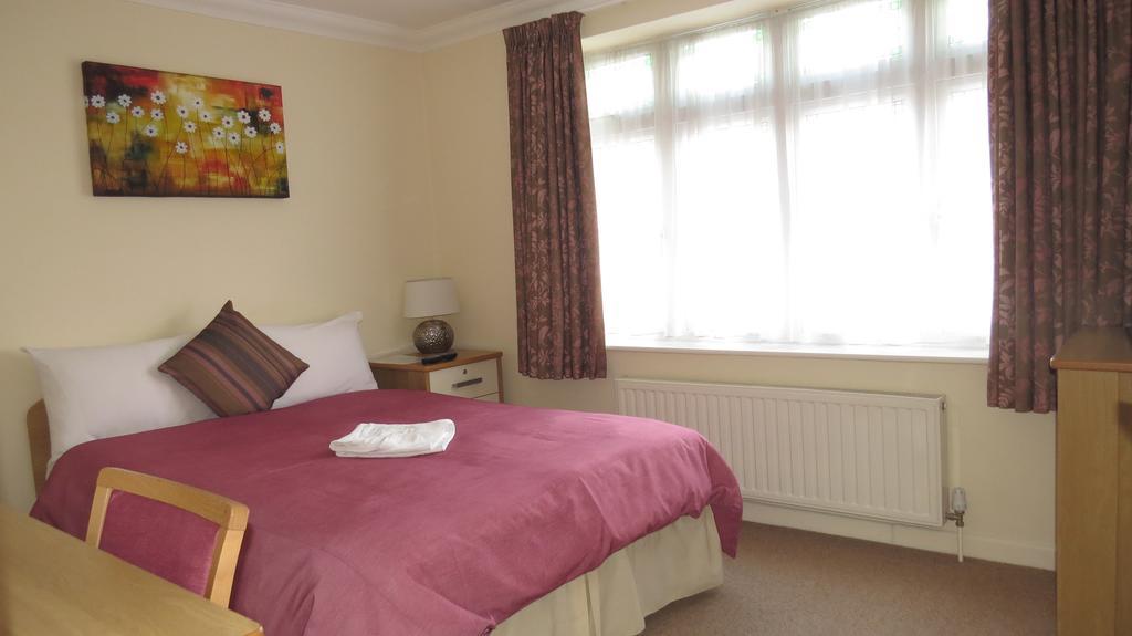Montrose Guest House Romford Bagian luar foto