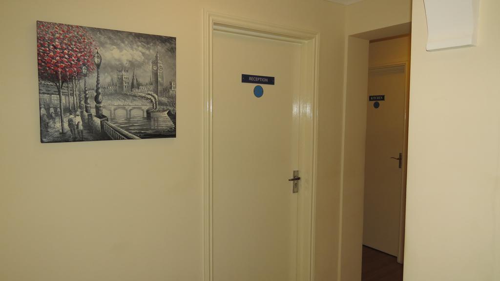 Montrose Guest House Romford Bagian luar foto