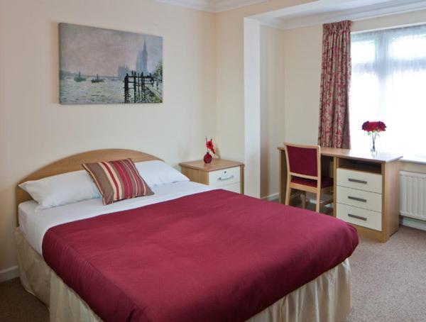 Montrose Guest House Romford Bagian luar foto