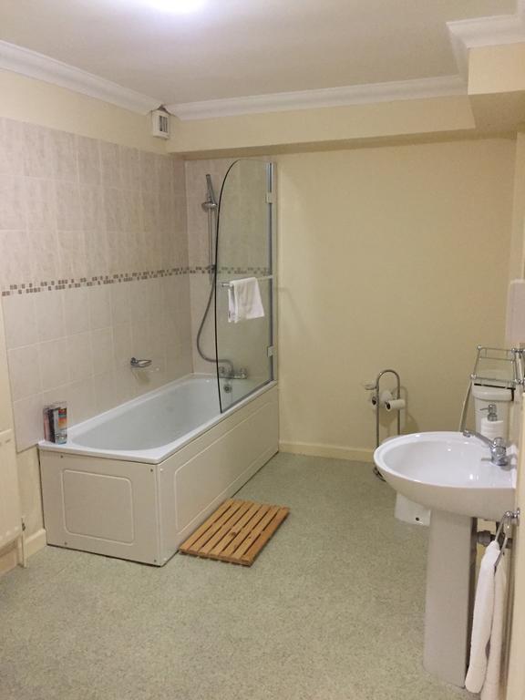 Montrose Guest House Romford Bagian luar foto