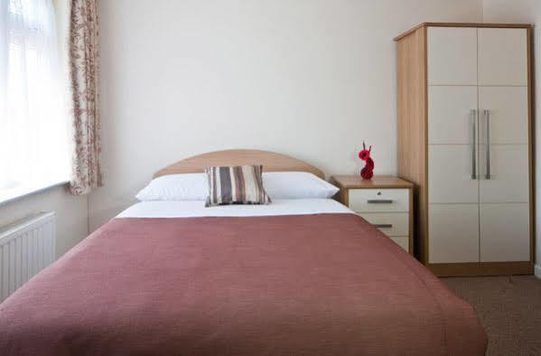 Montrose Guest House Romford Bagian luar foto