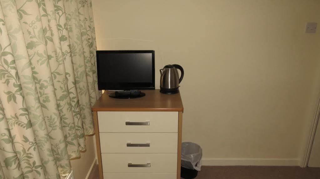 Montrose Guest House Romford Bagian luar foto